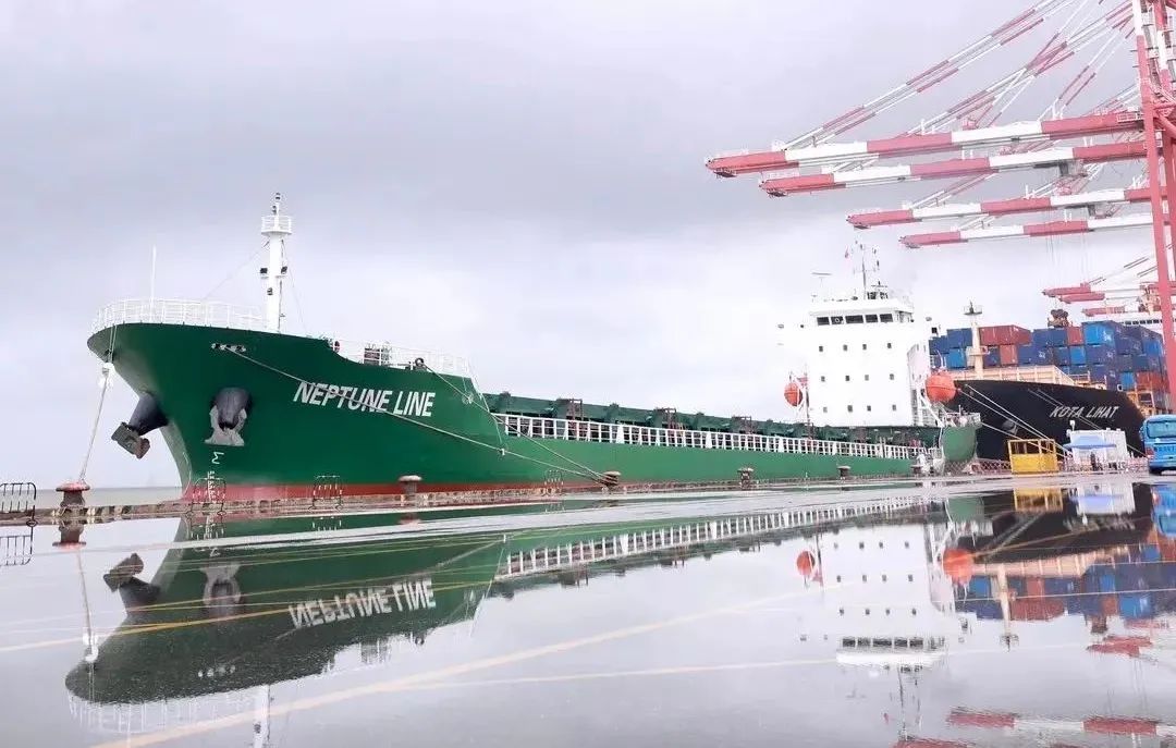 一中国货代进军航运市场！首艘集装箱船已开启首航
